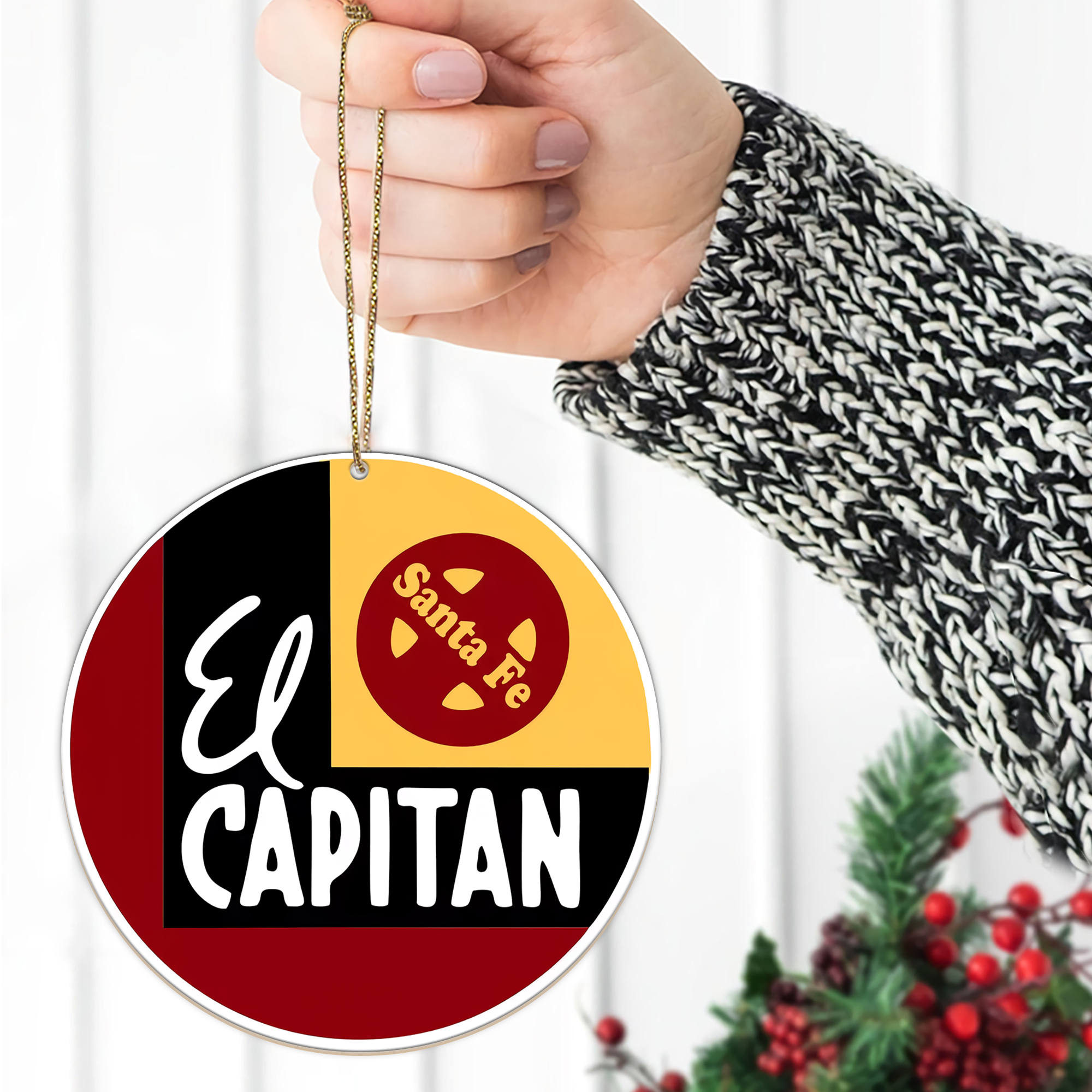 Santa Fe Capitan Ornament, Vintage Train Logo Round Christmas Decoration, Retro Railway Gift