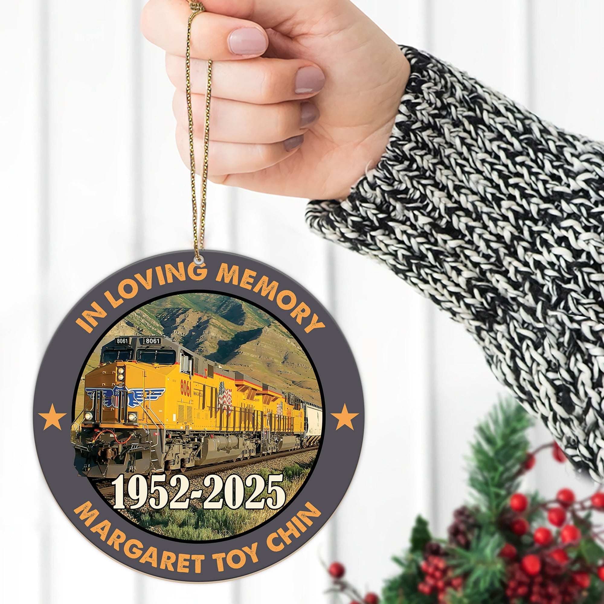 In Memory Union Pacific Railway Ornament, Personalized Vintage Train Logo Christmas Decoration for Family Gift