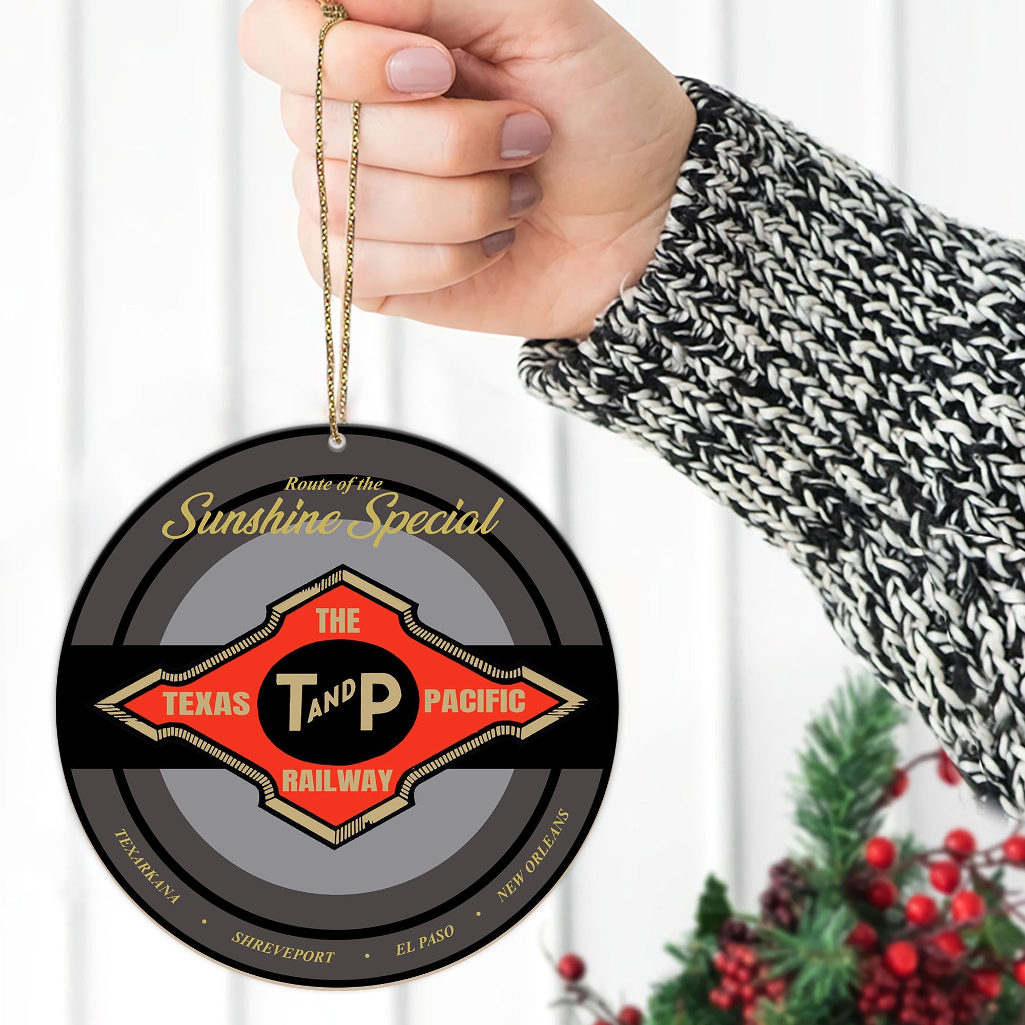 T&P Railroad Ornament, Retro Train Logo Round Christmas Decoration for Train Lovers and Fans
